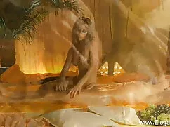 लाल मोज़ा में फुल से ...