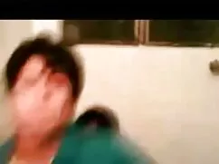 युवा ऑस्ट्रेलियाई से ...