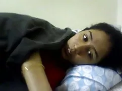 सुंदर श्यामला रगड़ें ...