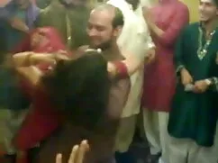 फर्श पर सुश्री Footj ...