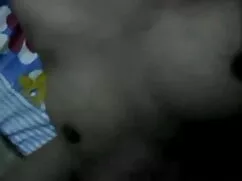 जीएफ बाथरूम में टक्क ...