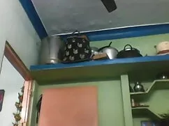 एशियाई किशोर एक रस्स ...