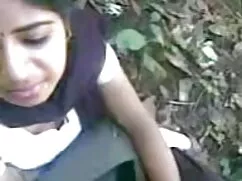 दो खूबसूरत लड़कियों  ...