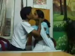 पश्चिम से बाहर लड़कि ...