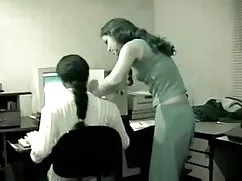 माँ और बेटी नहीं स्व ...