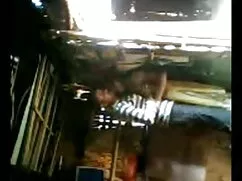 युवा busty श्यामला ए ...