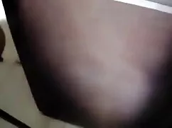 मुझे नफरत है जब हिंद ...