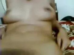 छोटे स्तन वाली सैमी  ...