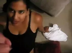 बिस्तर पर रेडहेड बड़ ...