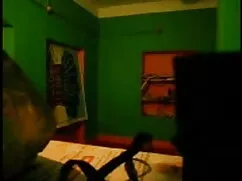 तेजस्वी milf रसोई मे ...