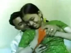 ब्लैक ट्रीट ले रहा अ ...