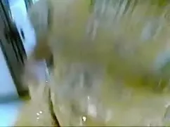 दो विशाल काले कुदाल  ...